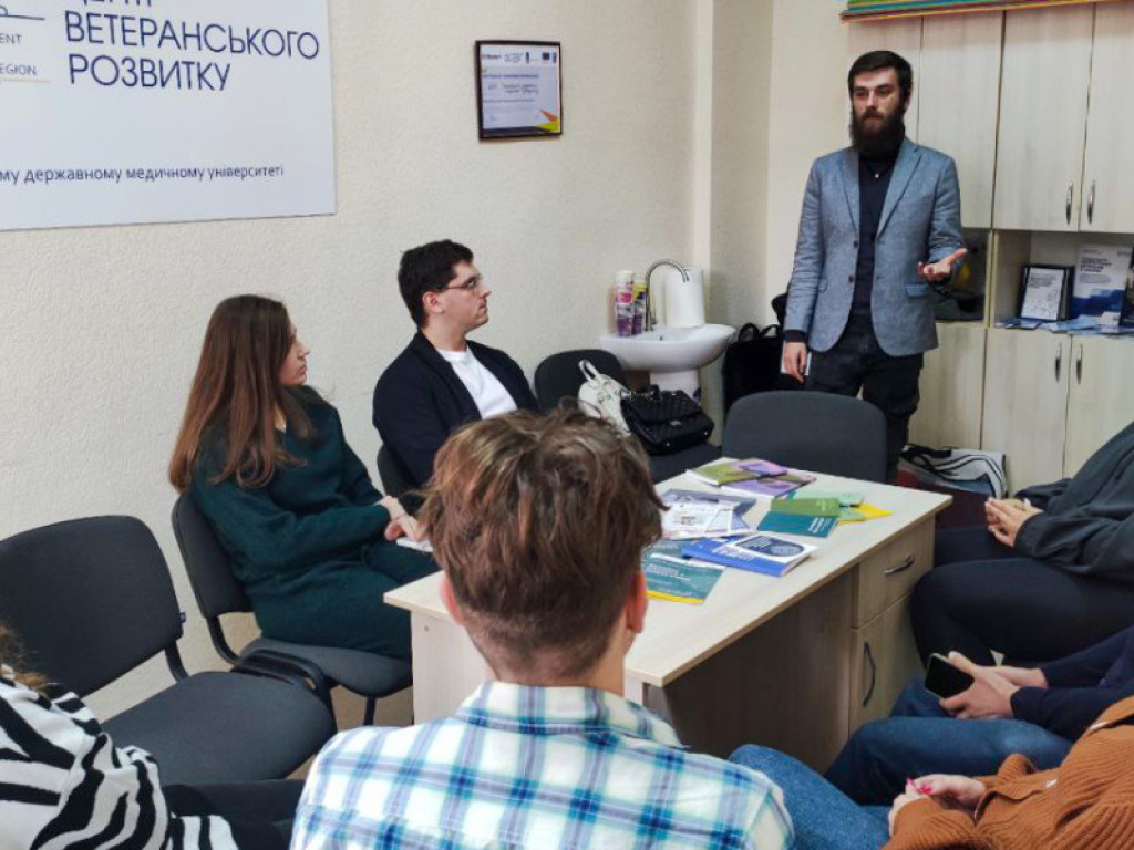 Студенти ЗВО встановлюють ділове партнерство, упродовж якого разом шукають оптимальні шляхи вирішення актуальних проблем