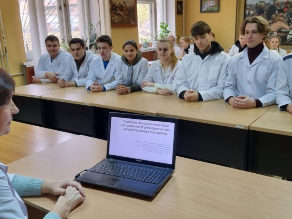 Соціально-психологічні аспекти сексуального та репродуктивного здоров’я: діалог із молоддю