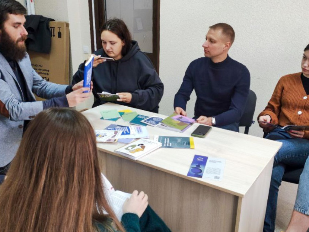 Студенти ЗВО встановлюють ділове партнерство, упродовж якого разом шукають оптимальні шляхи вирішення актуальних проблем